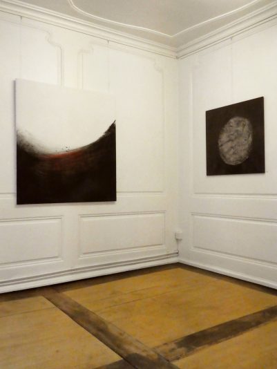 Lignes noires et terre