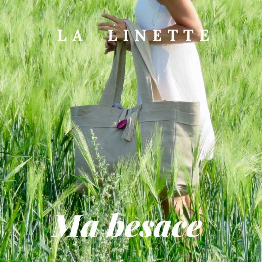 Besace Bibi dans l'herbe verte
