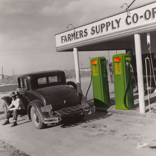 photo-restauree_station-service_noir-blanc_vert-feu_sandre